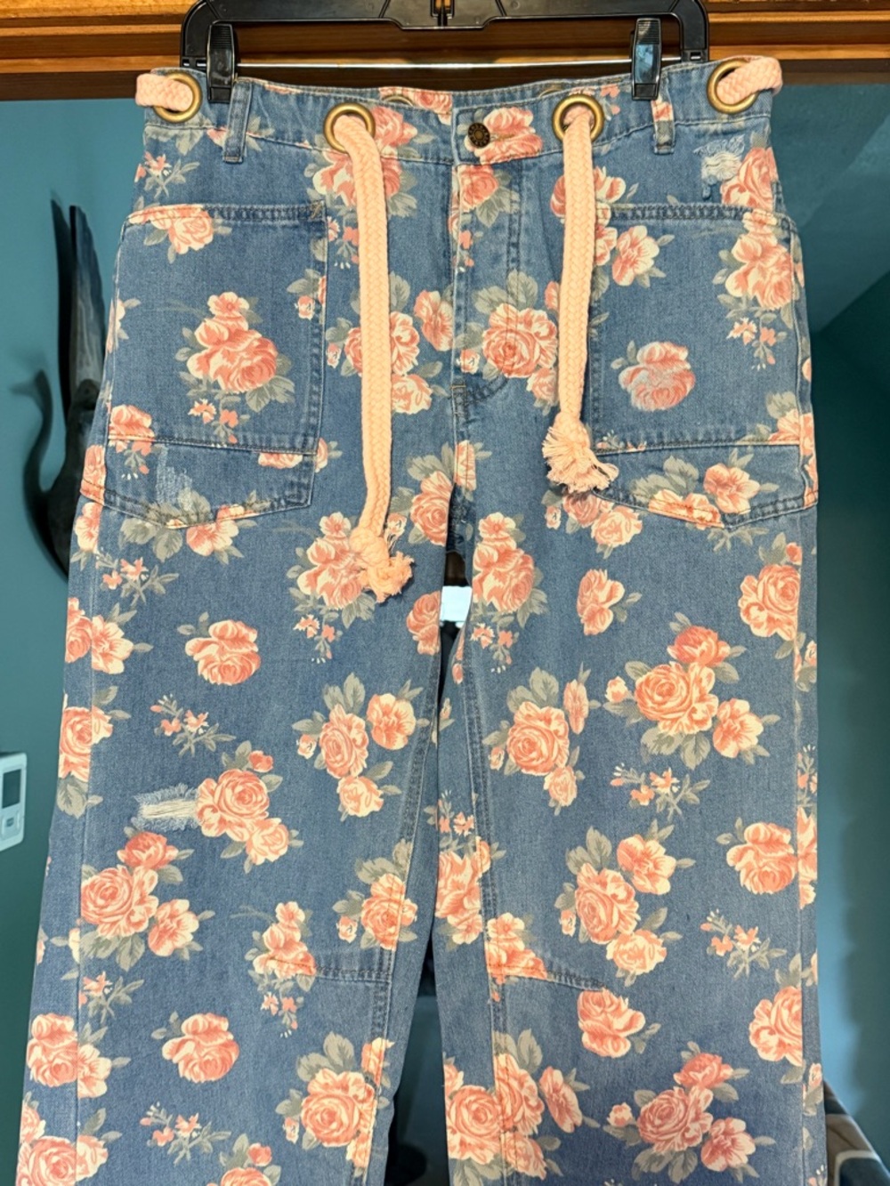 BIBI Grommet Style Floral pants - Picture 2 of 4